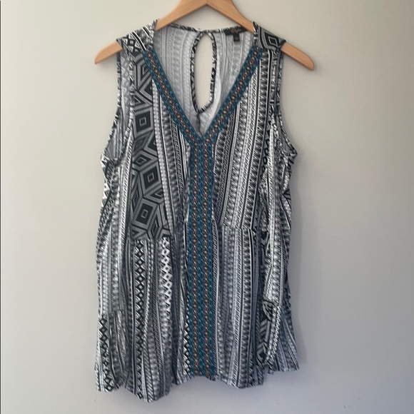 Open shoulder blouse - Picture 1 of 5